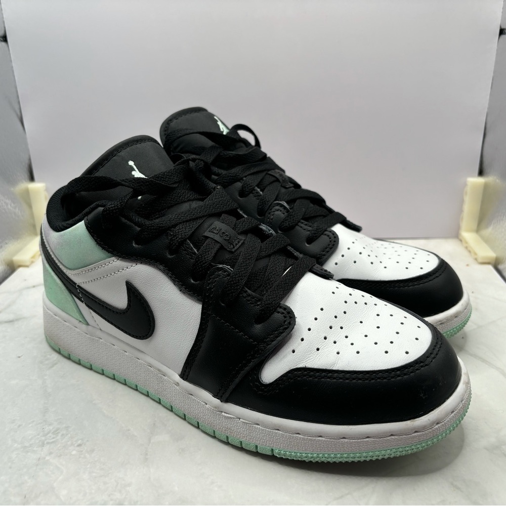 Jordan 1 grade school shoes